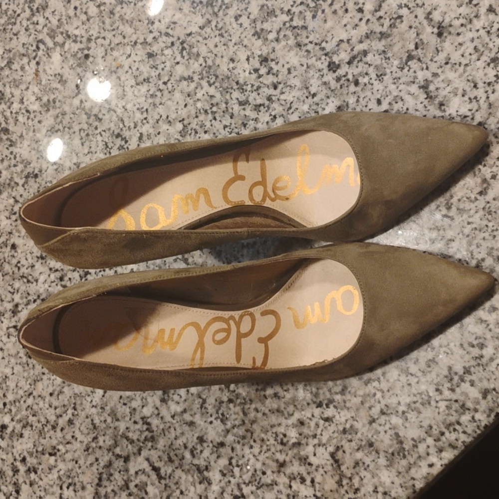 Khaki Green Pumps